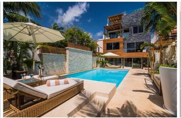 Luxury Vacation rental with swimming pool